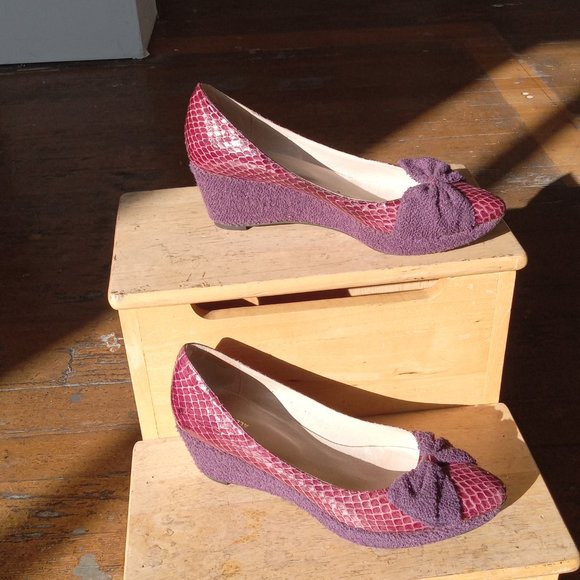 Purple leather snake skin and fabric bow platforms - Picture 3 of 9